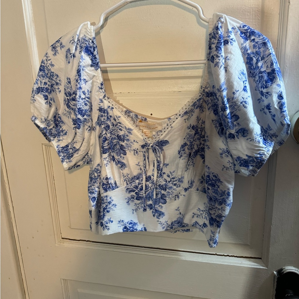 Blue Floral Puff-Sleeve Crop Top
